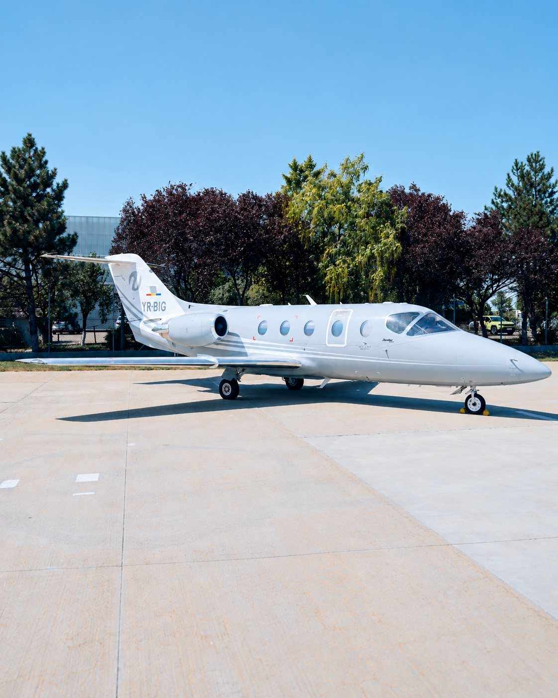 Hawker 400 XP YR-BIG