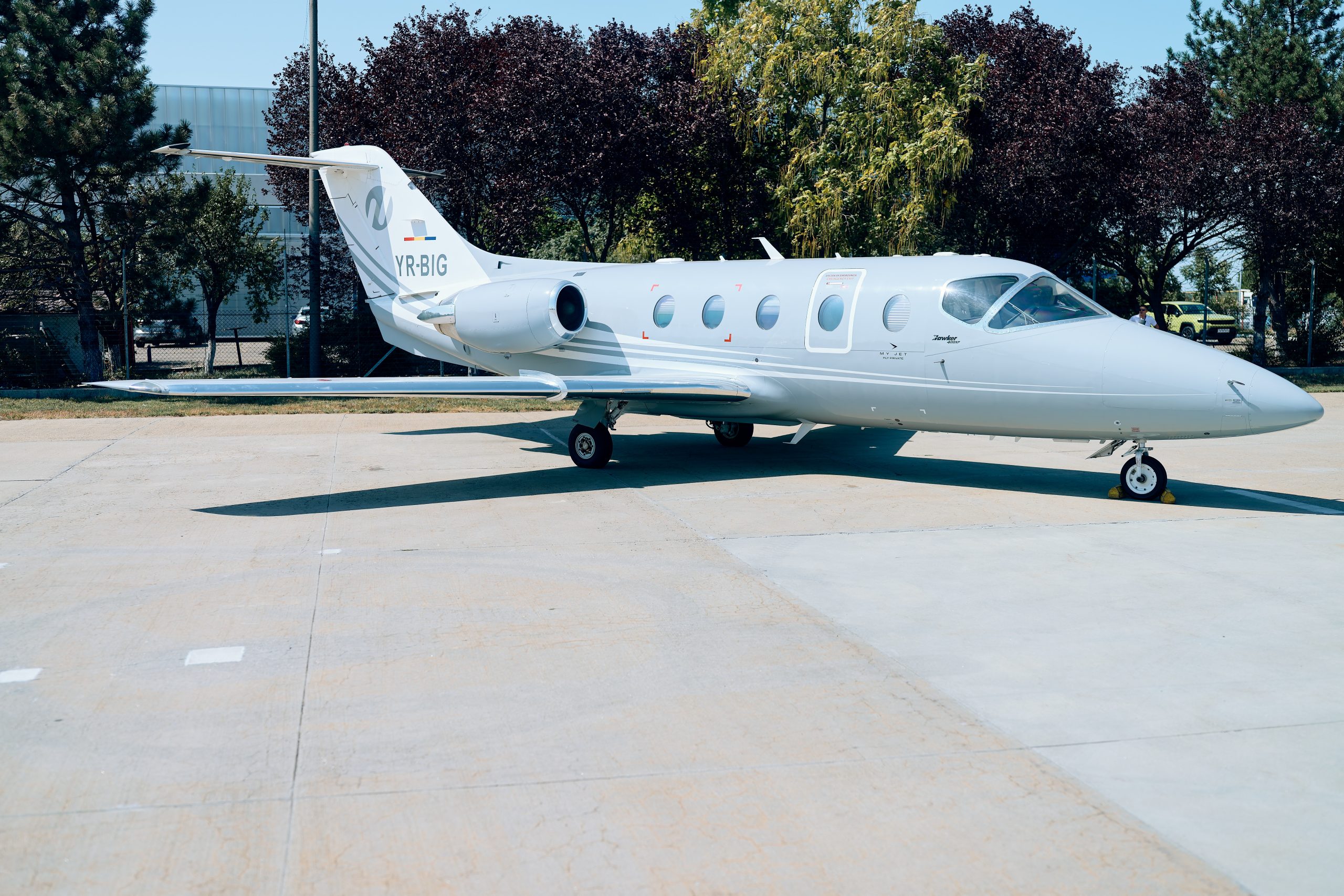 Hawker 400 XP YR-BIG